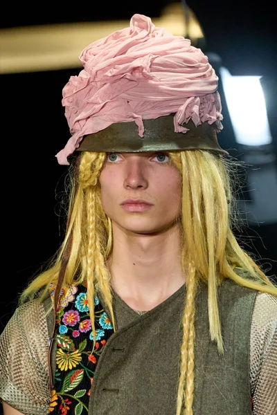 Look 80